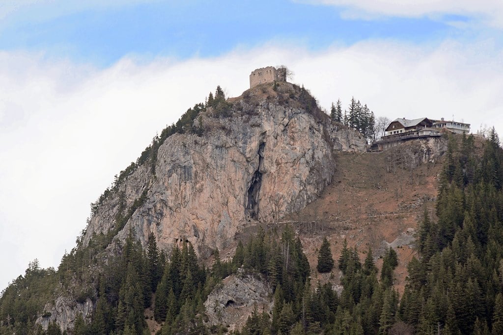 Ruine Falkenstein (1277 m) vom Vilstal aus gesehen (Foto: H.K.)