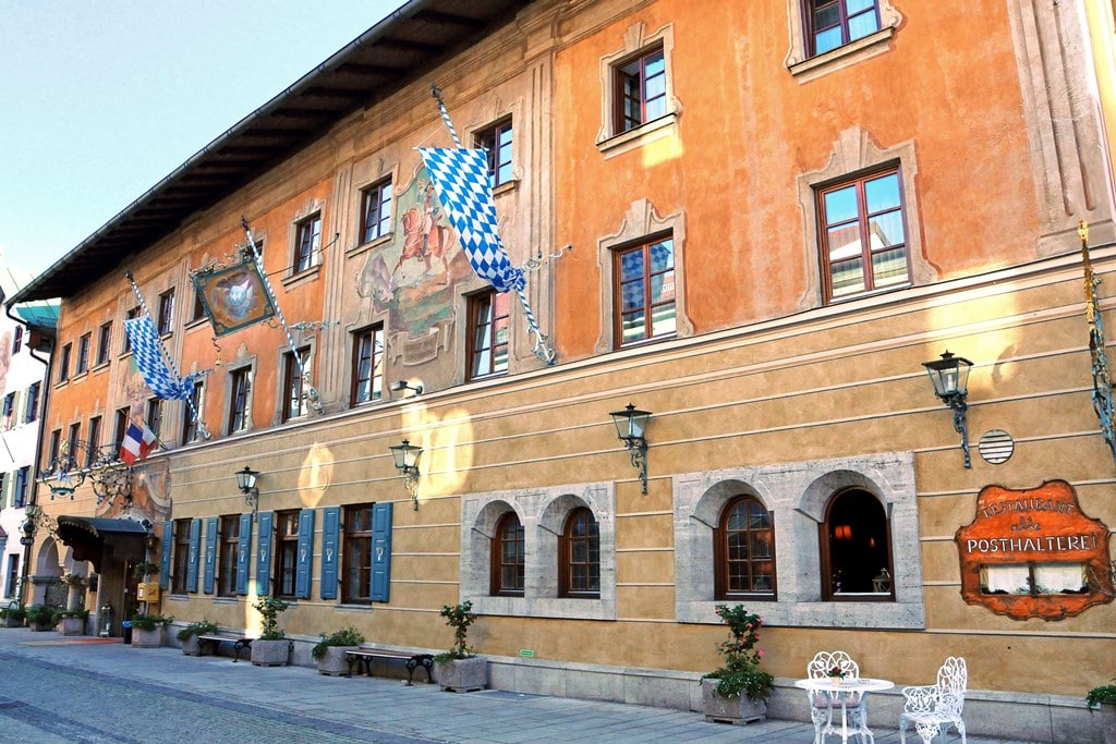 Die Posthalterei in Partenkirchen – Ludwigs Stammquartier am Fuß des Schachen von Susanne Nebl Den Gasthof Post in Partenkirchen kannte Ludwig seit seiner Kindheit. Die königliche Familie war hier oft zu Gast. Am liebsten nahm der König im Schweizerhaus in der Sonnenbergstraße Quartier,...