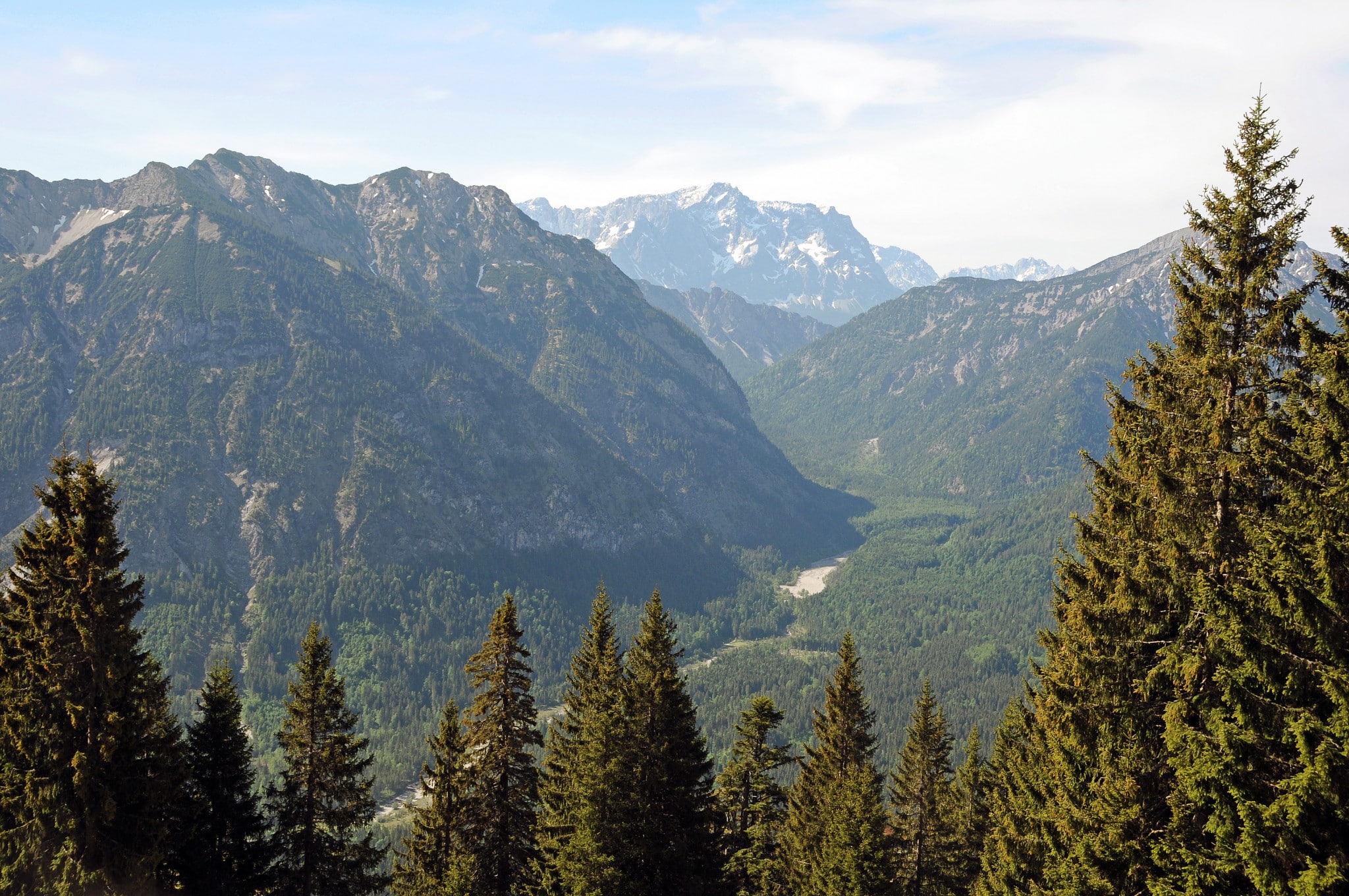 Blick vom Pürschling ins Graswangtal (Foto: H.K.)