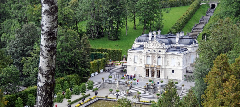 Max II. besaß im Graswangtal zu Jagdzwecken ein Königshäuschen. Dort ließ Ludwig II. Schloss Linderhof errichten, zu Ehren der französischen Bourbonenkönige. Für ein 