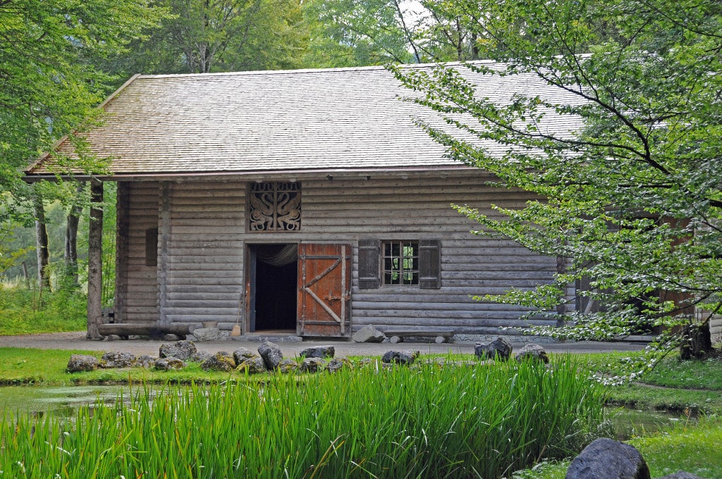 Im Ammerwald stand einst die Hundinghütte Ludwigs II. Das Blockhaus entsprach einer Szene aus Wagners 