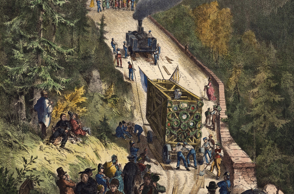 Am 5. August 1875 begann der Transport der Kreuzigungsgruppe von München nach Oberammergau. Das damals größte in Stein gemeißelte Monument der Welt musste den Ettaler Berg hinauf. Ein Abenteuer mit Straßenlokomotive und Pferdestärken, bei dem zwei Menschen zu Tode kamen. Vom Hergang des Unglücks gibt's drei Versionen...